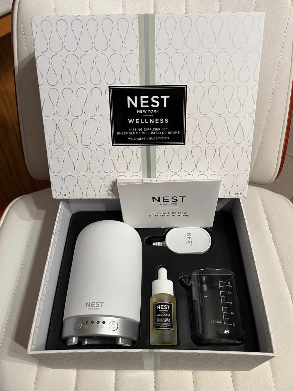 New NEST Wellness Wild Mint & Eucalyptus Misting Diffuser Set De Brume White